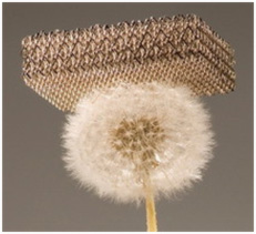 На основе пористых материалов создают материалы с очень низкой плотностью