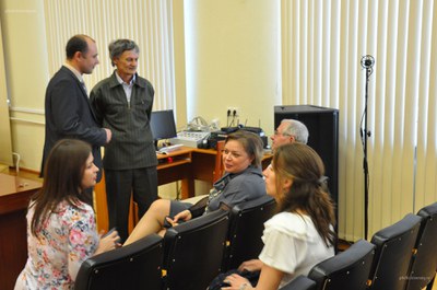 В конференц-зале Института физики СО РАН